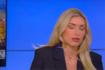 Camryn Kinsey desmaiou durante uma fala no meio de uma transmissão ao vivo do canal de notícias. -  (crédito: Reprodução/Fox News)