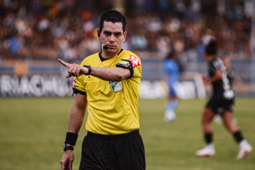 Rafael Diniz, árbitro do Distrito Federal, foi nocauteado por uma bolada durante o empate em 1 x 1 entre Londrina e Tombense, pela Série C, no último domingo (11/5) -  (crédito: Jéssika Lineker / Distrito do Esporte)