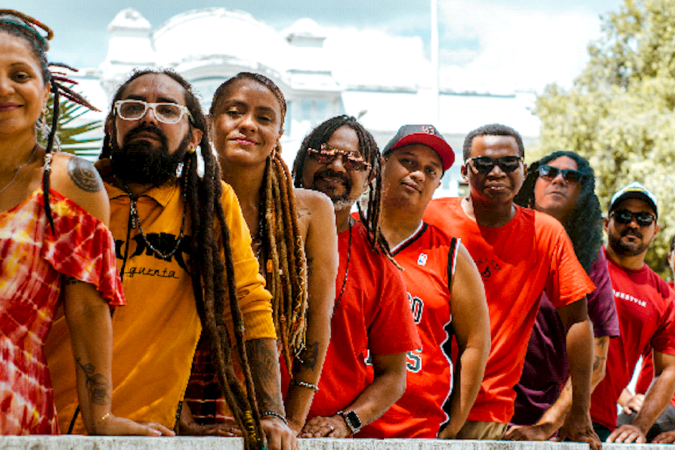 O reggae de salão celebrado pela Alma Roots em 'Agarradinho' - (crédito: Matheus Bars) O reggae de salão celebrado pela Alma Roots em 'Agarradinho' - (crédito: Matheus Bars)