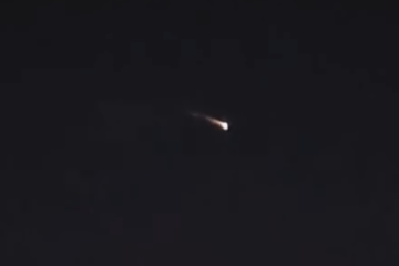 Lixo espacial é avistado no céu de Brasília no início da noite de quarta-feira (14/5) -  (crédito: Reprodução/redes sociais)