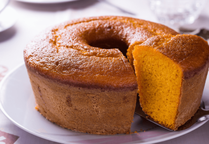 Bolo de cenoura fit com aveia (Imagem: Silvio Aparecido Luciano | Shutterstock) - (crédito: EdiCase) Bolo de cenoura fit com aveia (Imagem: Silvio Aparecido Luciano | Shutterstock) - (crédito: EdiCase)