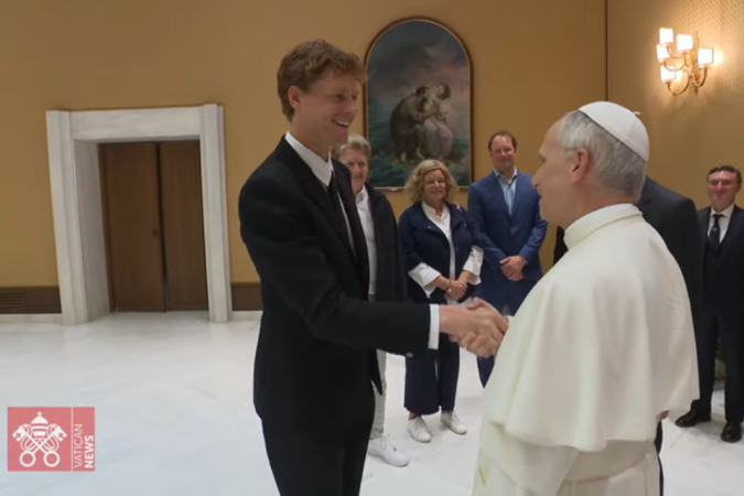 Encontro entre o jogador de tênis Jannik Sinner e o papa Leão XIV - (crédito: reprodução youtube Vaticano news) Encontro entre o jogador de tênis Jannik Sinner e o papa Leão XIV - (crédito: reprodução youtube Vaticano news)