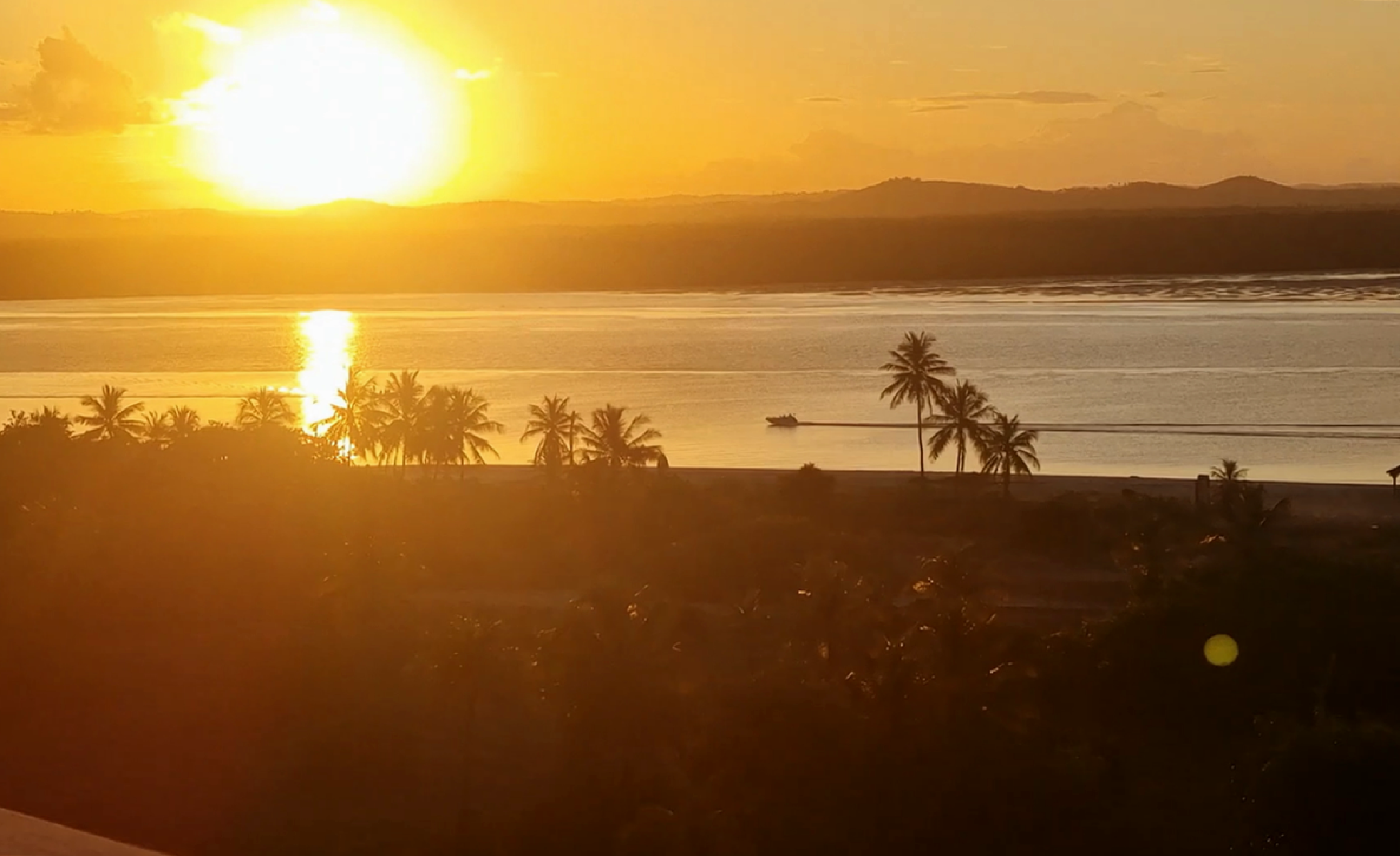 O ator e produtor Josuel Junior e o artista visual Arthur Scovino no projeto Expedição Mangue Seco