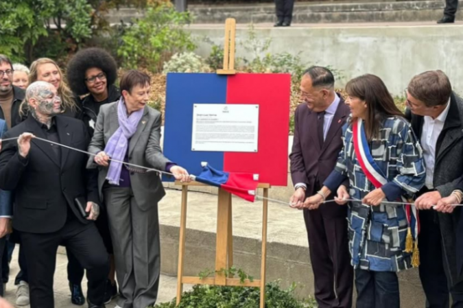 O memorial, projetado pelo artista Jean-Luc Verna, foi instalado no jardim do porto do Arsenal, próximo à Bastilha - (crédito: Reprodução / Instagram ) O memorial, projetado pelo artista Jean-Luc Verna, foi instalado no jardim do porto do Arsenal, próximo à Bastilha - (crédito: Reprodução / Instagram )
