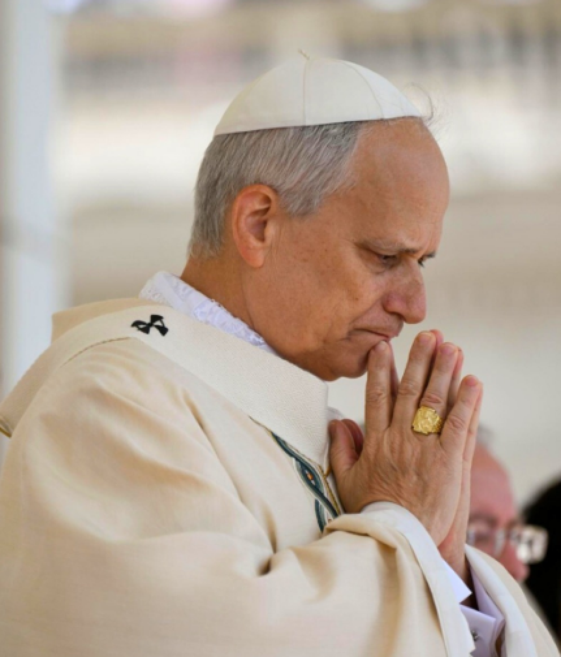Papa Leão XIV recebe anel do pescador, em missa que dá início oficial ao pontificado 