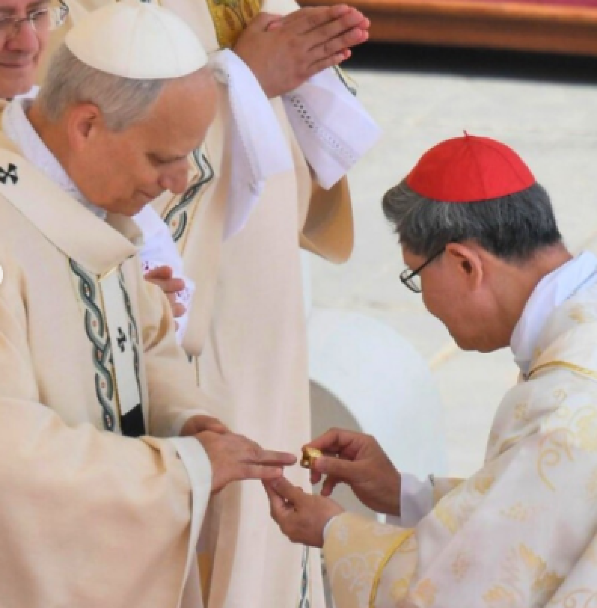 Papa Leão XIV recebe anel do pescador, em missa que dá início oficial ao pontificado 