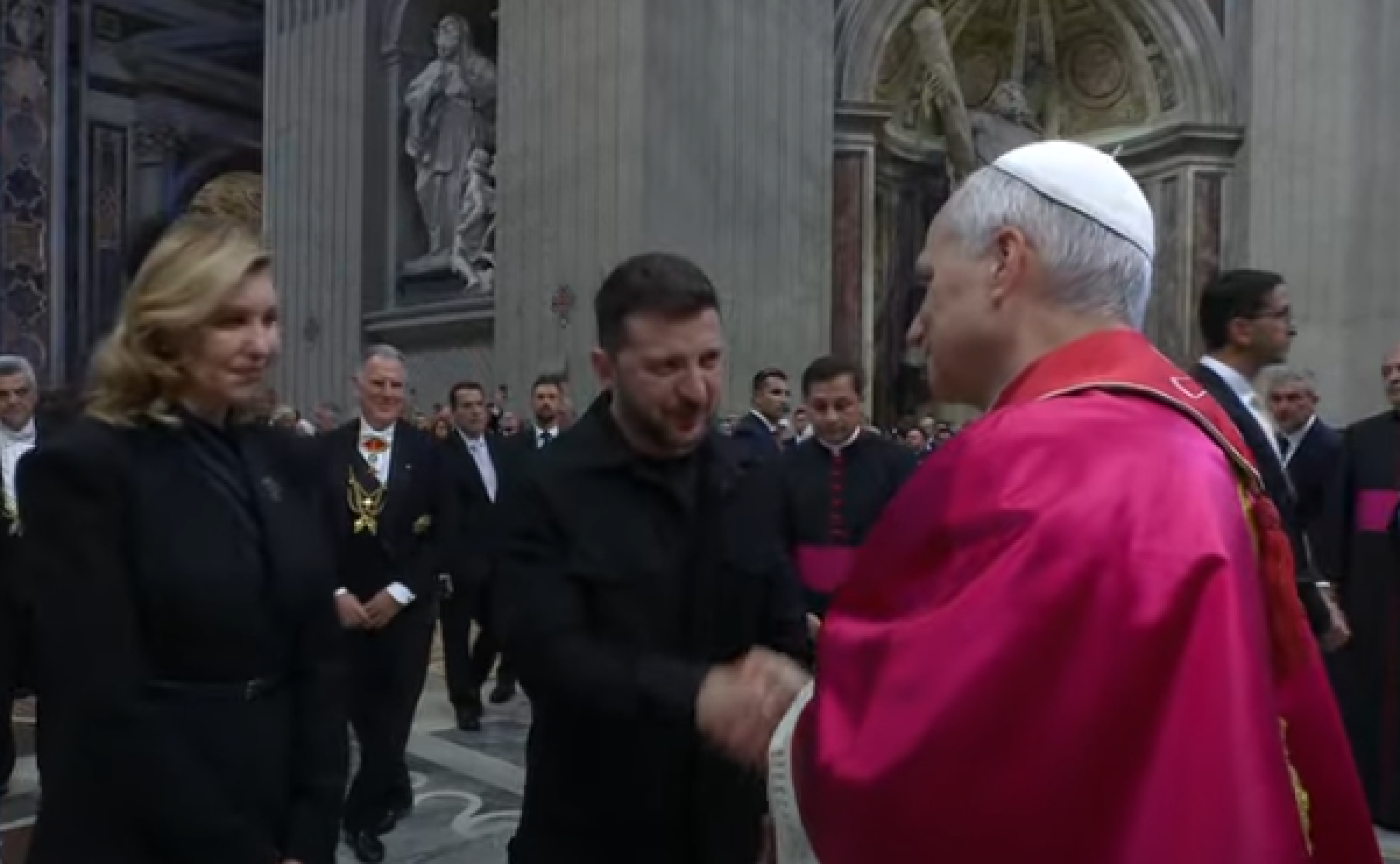 Após a missa que marcou o início do pontificado, Leão XIV recebeu autoridades e chefes de estado 