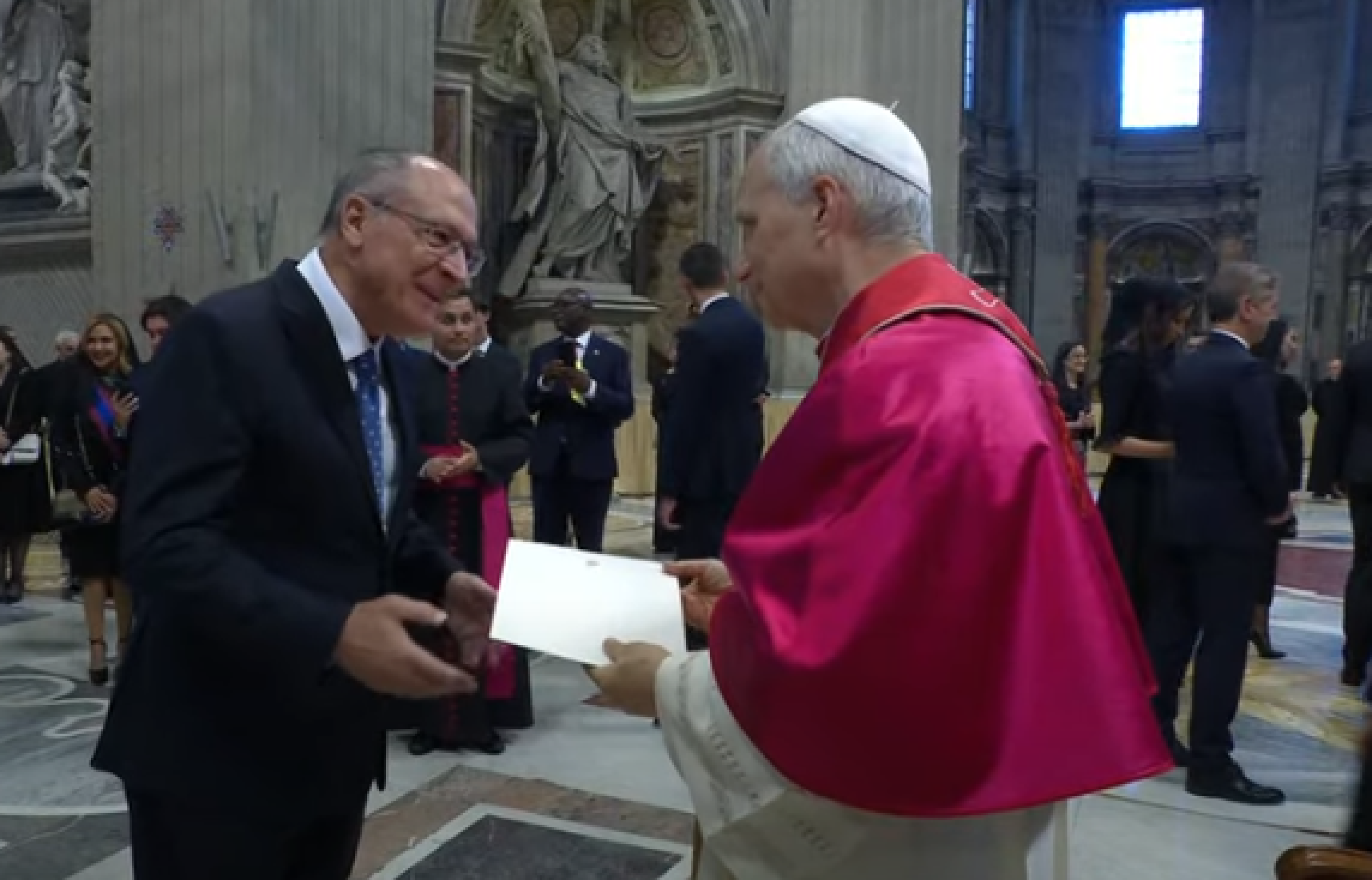 Após a missa que marcou o início do pontificado, Leão XIV recebeu autoridades e chefes de estado 
