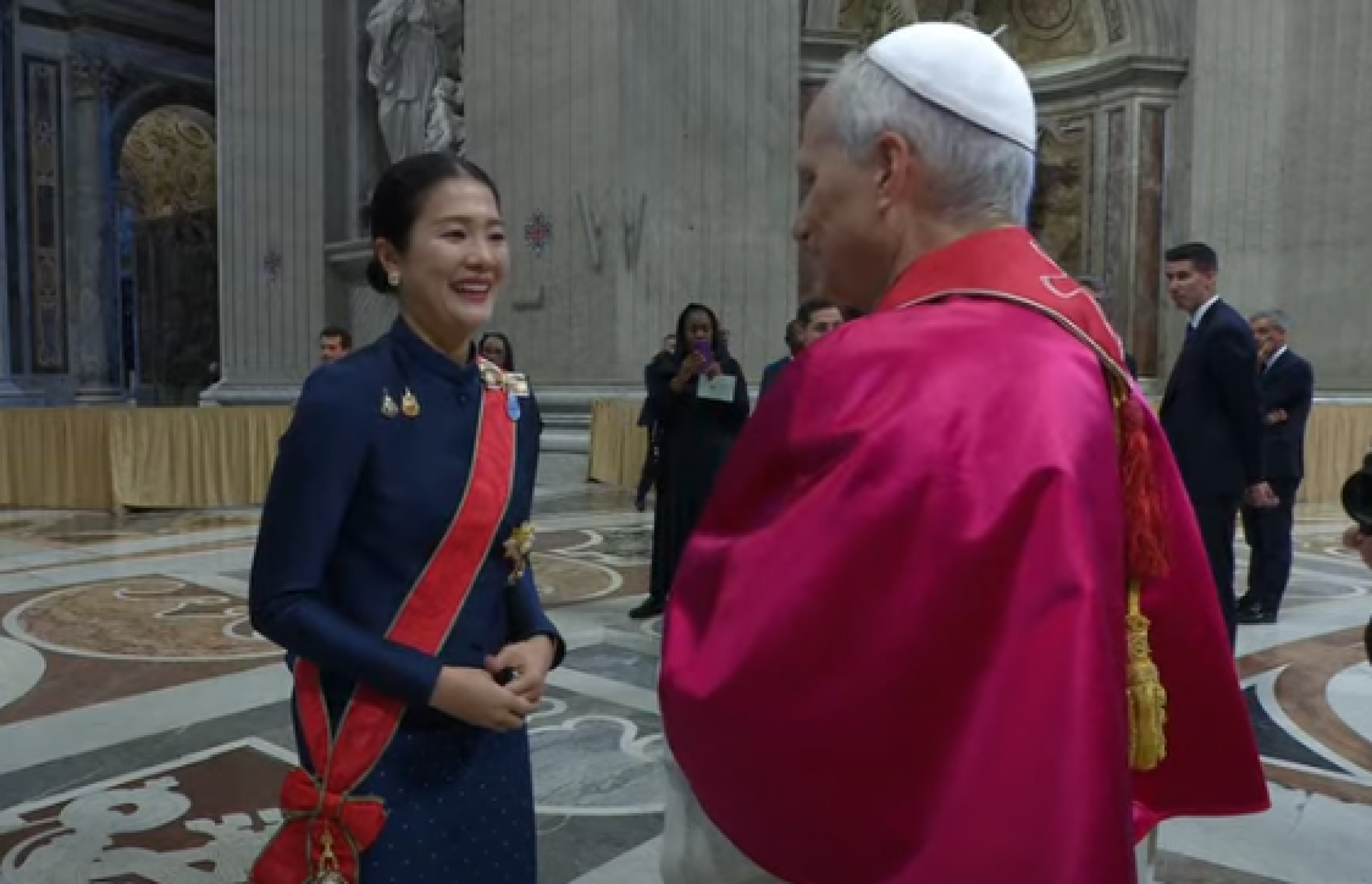Após a missa que marcou o início do pontificado, Leão XIV recebeu autoridades e chefes de estado 