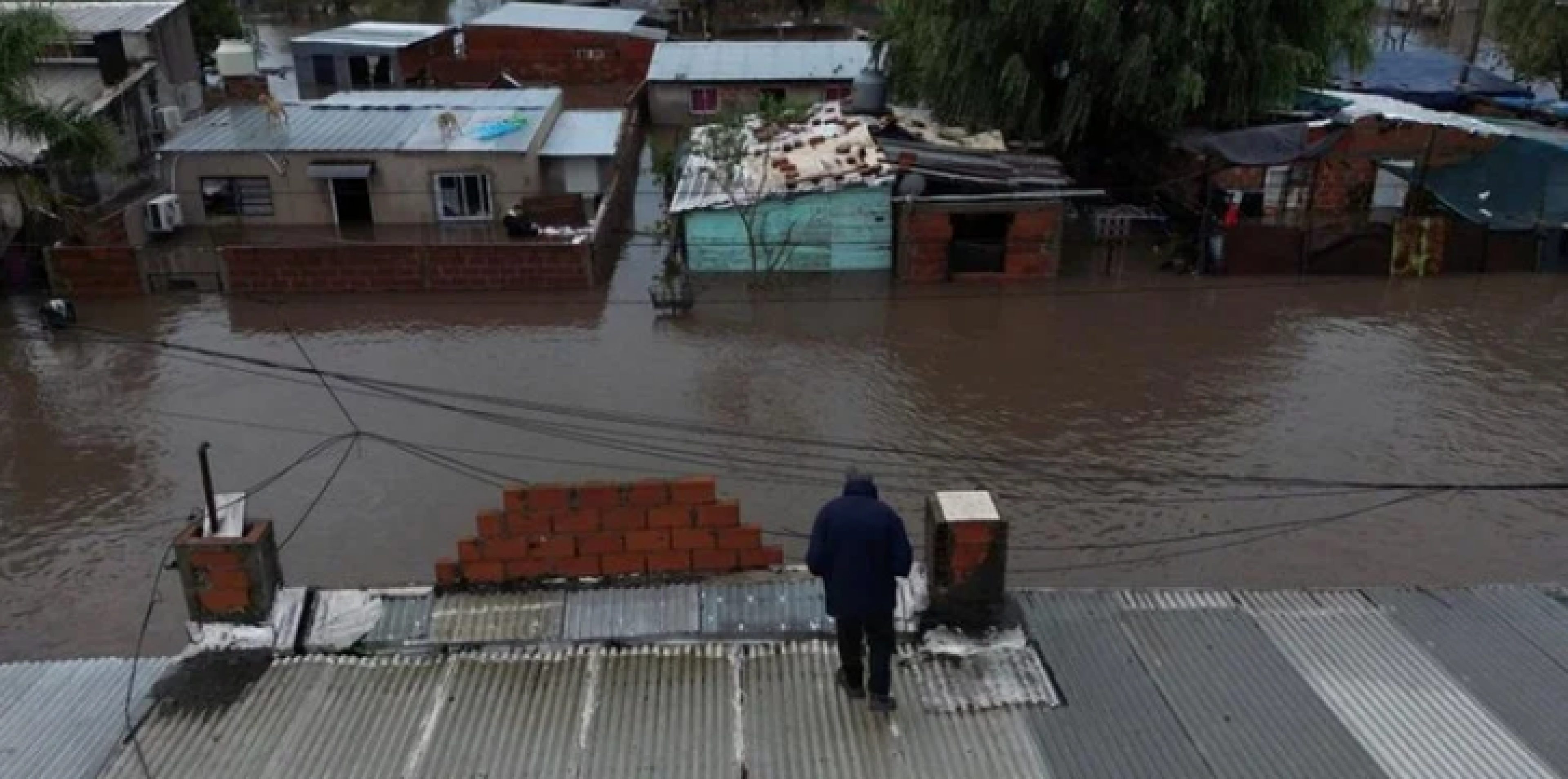 Três desaparecidos e quase 3.000 evacuados em enchentes na Argentina