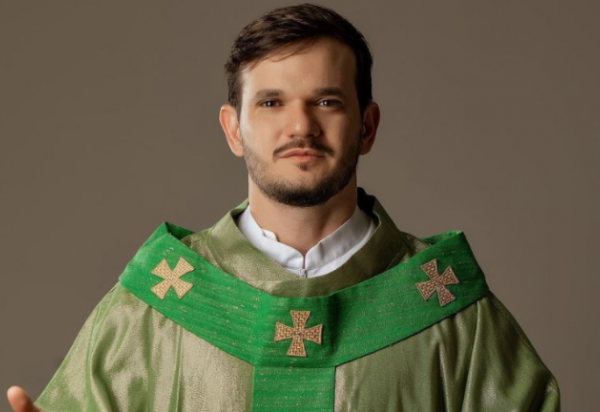 Reprodução/Instagram/padre_patrick