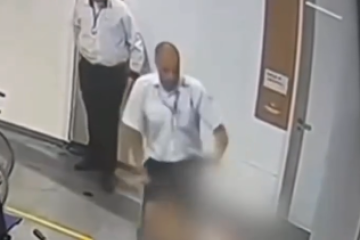 Paciente em cadeiras de rodas e usando colar cervical é agredido no Hospital de Urgência de São Bernardo do Campo  -  (crédito: Reprodução)