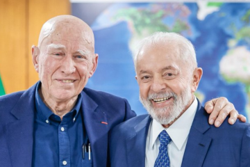 Lula pediu um minuto de silêncio em homenagem ao fotógrafo durante evento no Planalto com o presidente da Angola -  (crédito: Ricardo Stuckert)