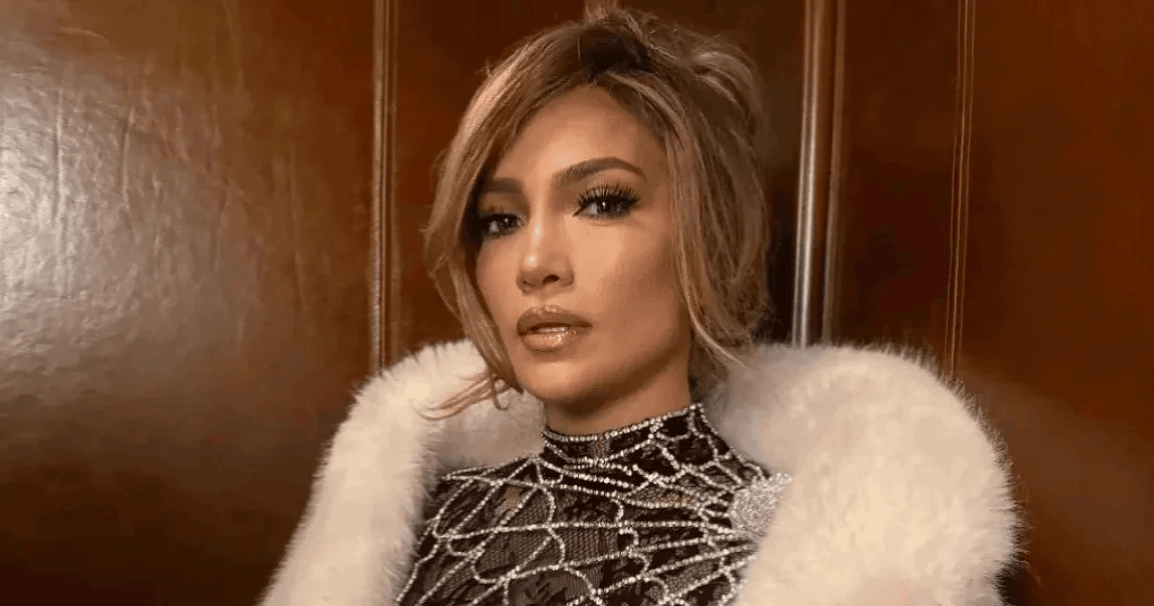 Jennifer Lopez é processada por usar foto própria Jennifer Lopez é processada por usar foto própria