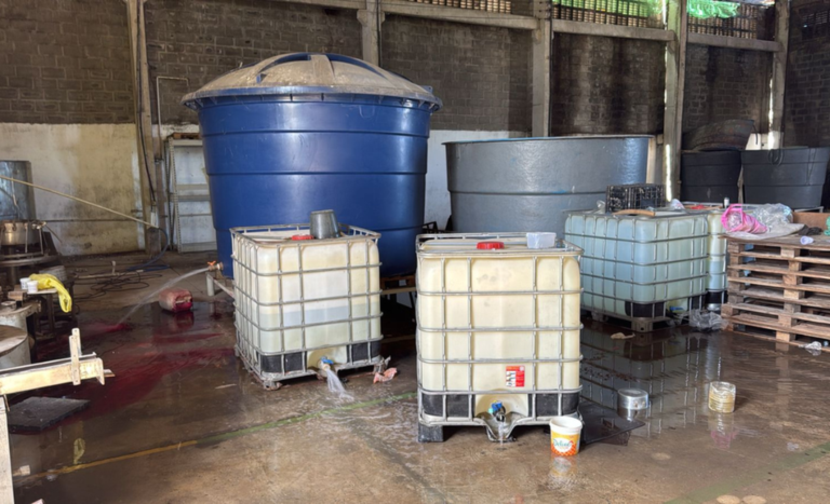 Operação Ronda Agro LXXXVIII, apelidada Pagode Russo, flagrou produção clandestina de bebidas em galpão do município de Paulista, em Recife