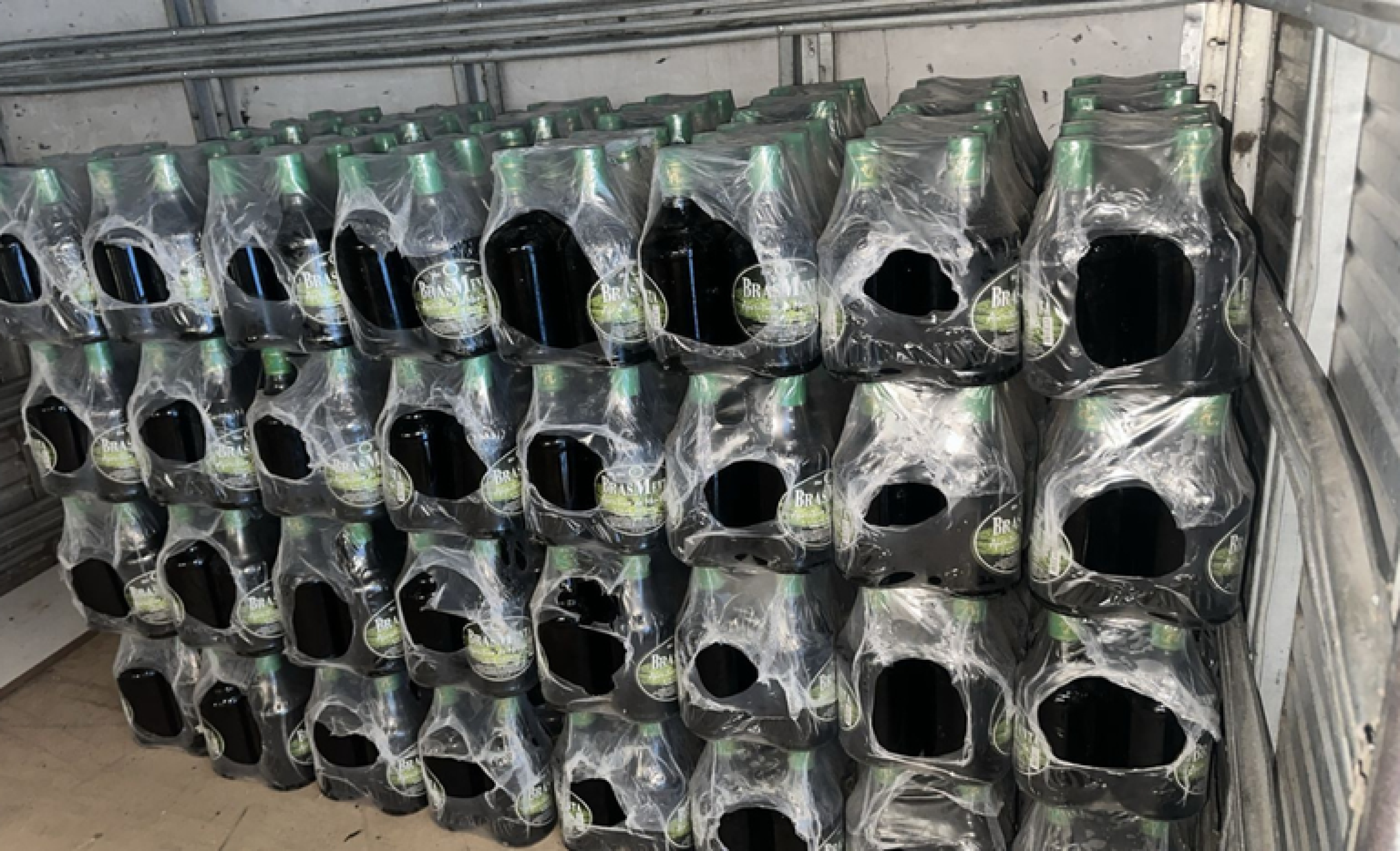 Operação Ronda Agro LXXXVIII, apelidada Pagode Russo, flagrou produção clandestina de bebidas em galpão do município de Paulista, em Recife
