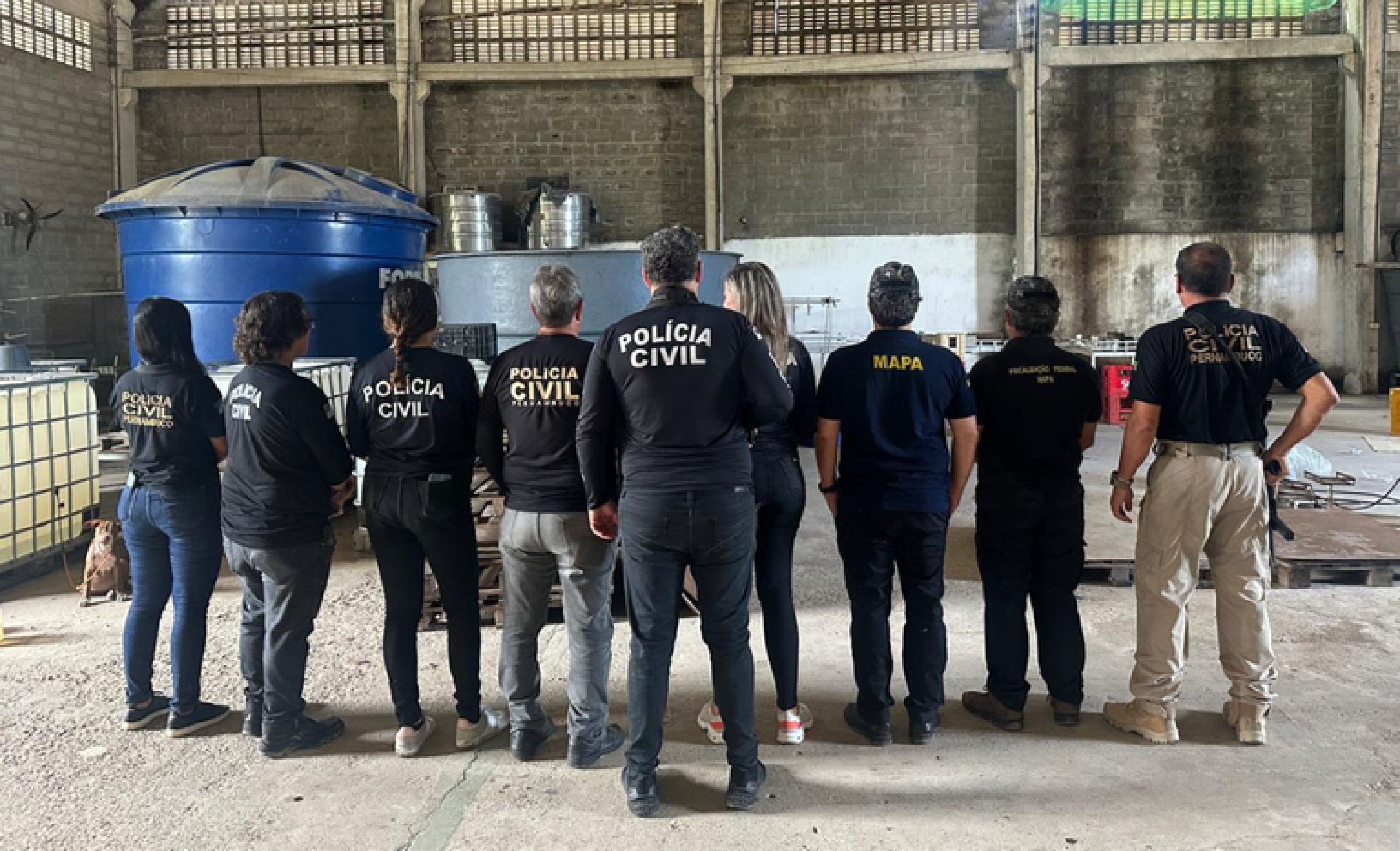 Operação Ronda Agro LXXXVIII, apelidada Pagode Russo, flagrou produção clandestina de bebidas em galpão do município de Paulista, em Recife