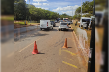 Acidente envolveu quatro veículos. O motorista em surto foi detido pela Polícia Militar -  (crédito: Foto: Luiz Fellipe Alves/CB/D A Pres)