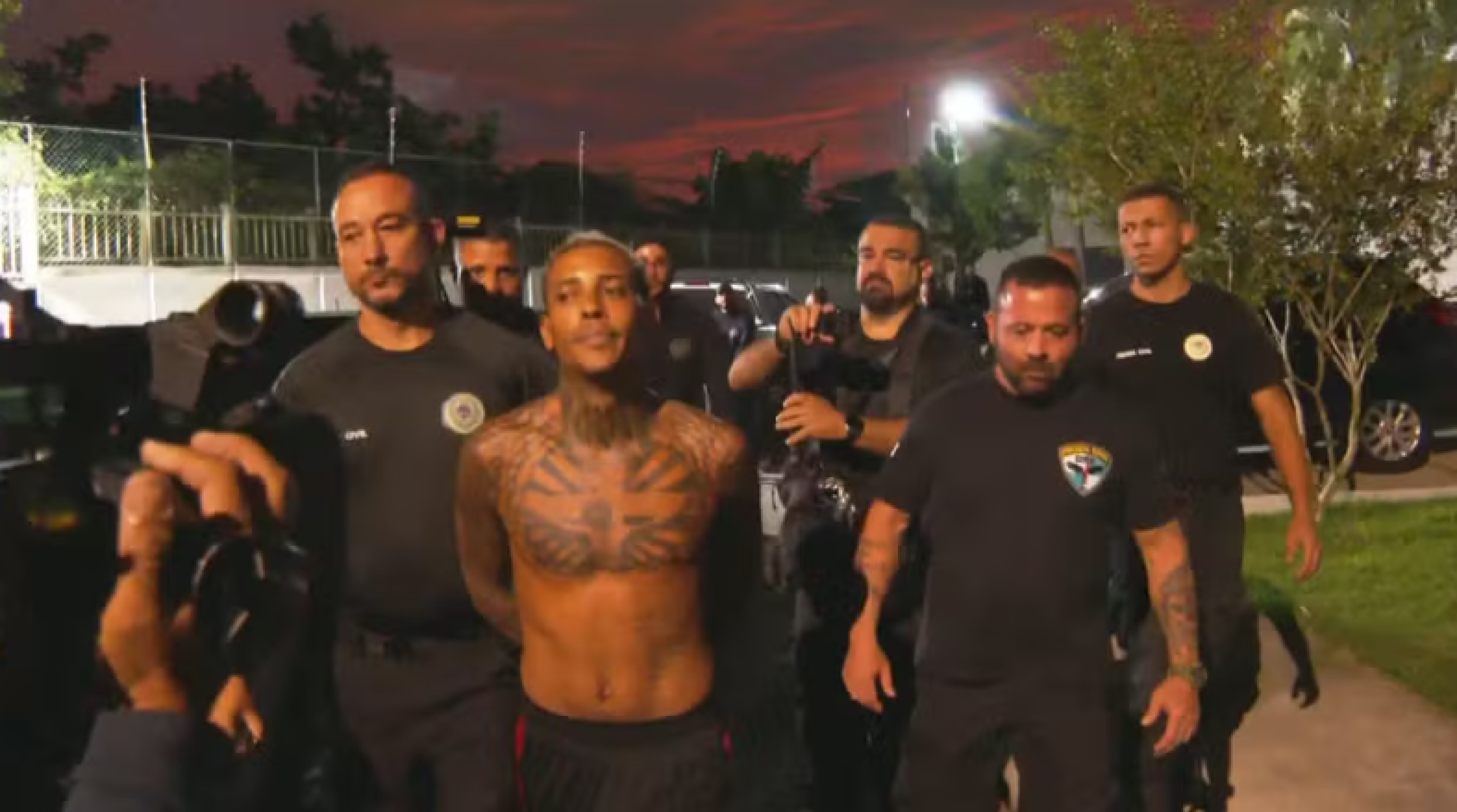 Mc Poze do Rodo declara ligação com a facção Comando Vermelho