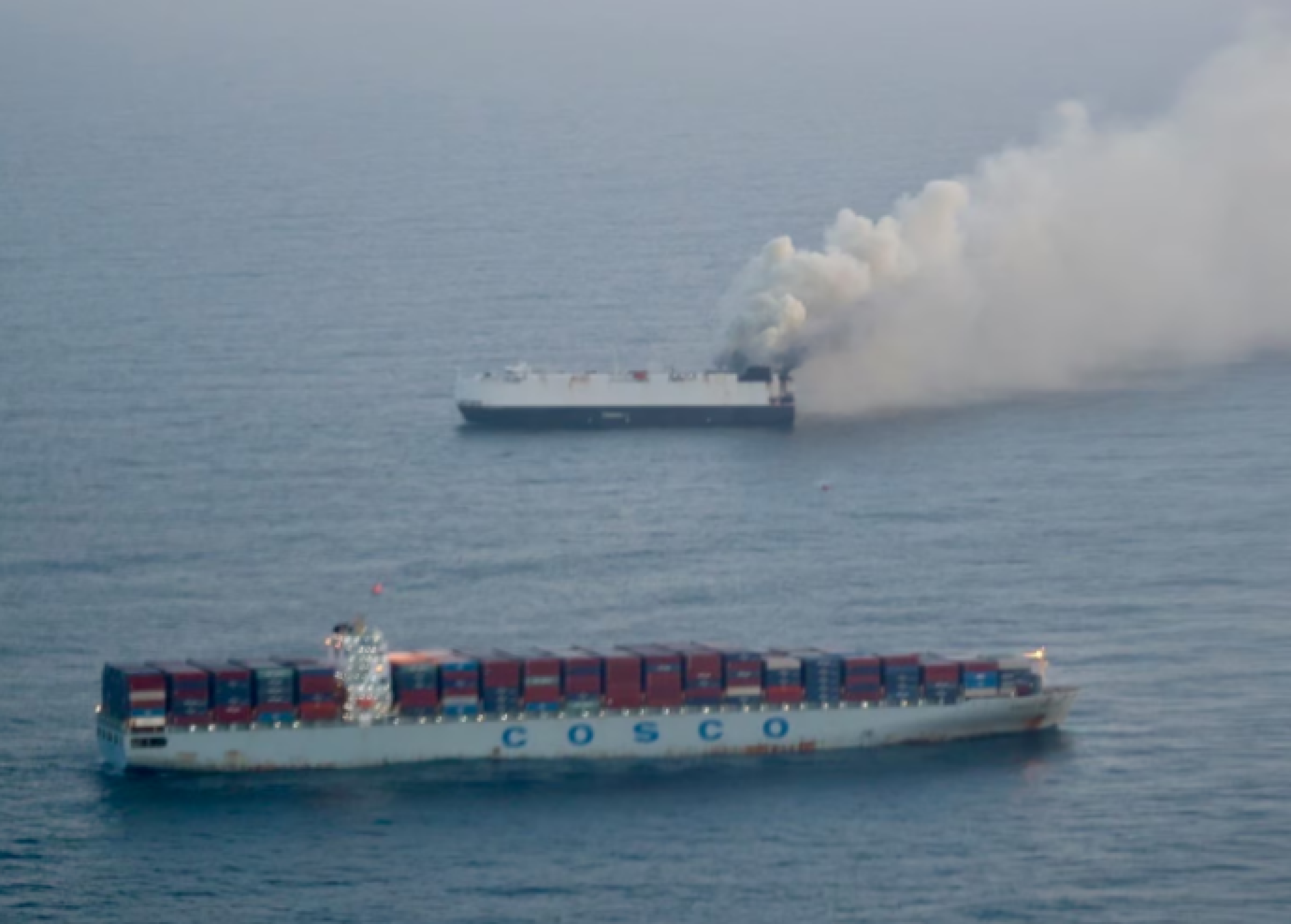 Navio fantasma com mais de 3 mil ve&iacute;culos est&aacute; &agrave; deriva no pac&iacute;fico 