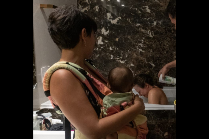 Carina Alves Cavalcante é a criadora da Mãe Acalanto e presta consultorias para mães além de assistência e doulagem - (crédito: material cedido ao Correio) Carina Alves Cavalcante é a criadora da Mãe Acalanto e presta consultorias para mães além de assistência e doulagem - (crédito: material cedido ao Correio)