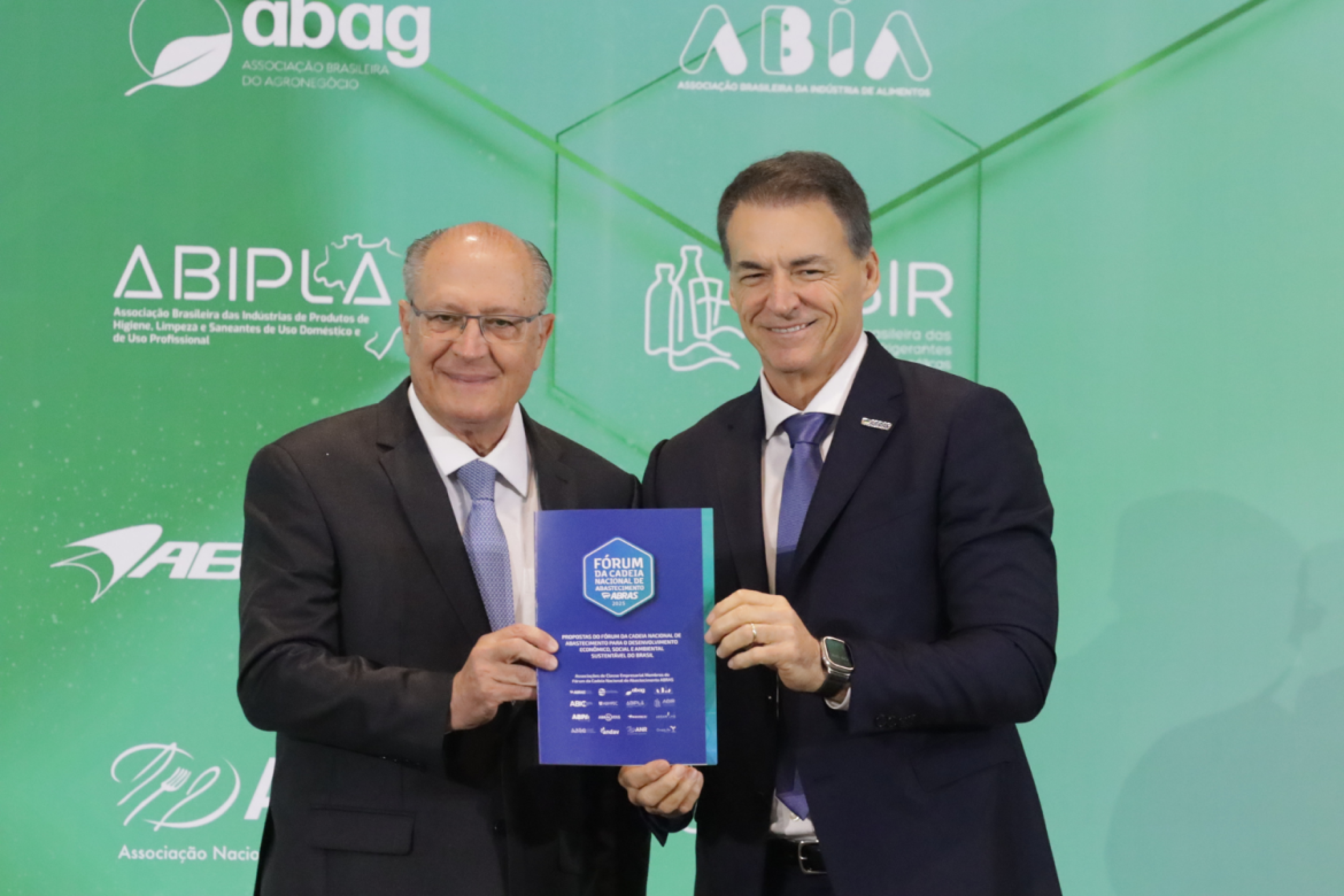 Jantar reúne Alckmin e Tarcísio para discutir propostas ao setor supermercadista