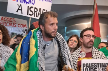 O ativista brasiliense Thiago Ávila retornou ao Brasil após ser preso em Israel. Ele participava de uma missão humanitária para Gaza quando foi interceptado na embarcação Madleen da Flotilha da Liberdade -  (crédito: Reprodução Instagram @thiagoavila)