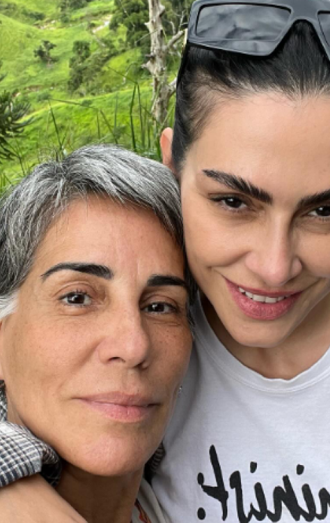 Cleo havia deixado de usar o sobrenome 'Pires' mas disse que voltou atrás após um sonho com o avô  -  (crédito: Reprodução Instagram @cleo)