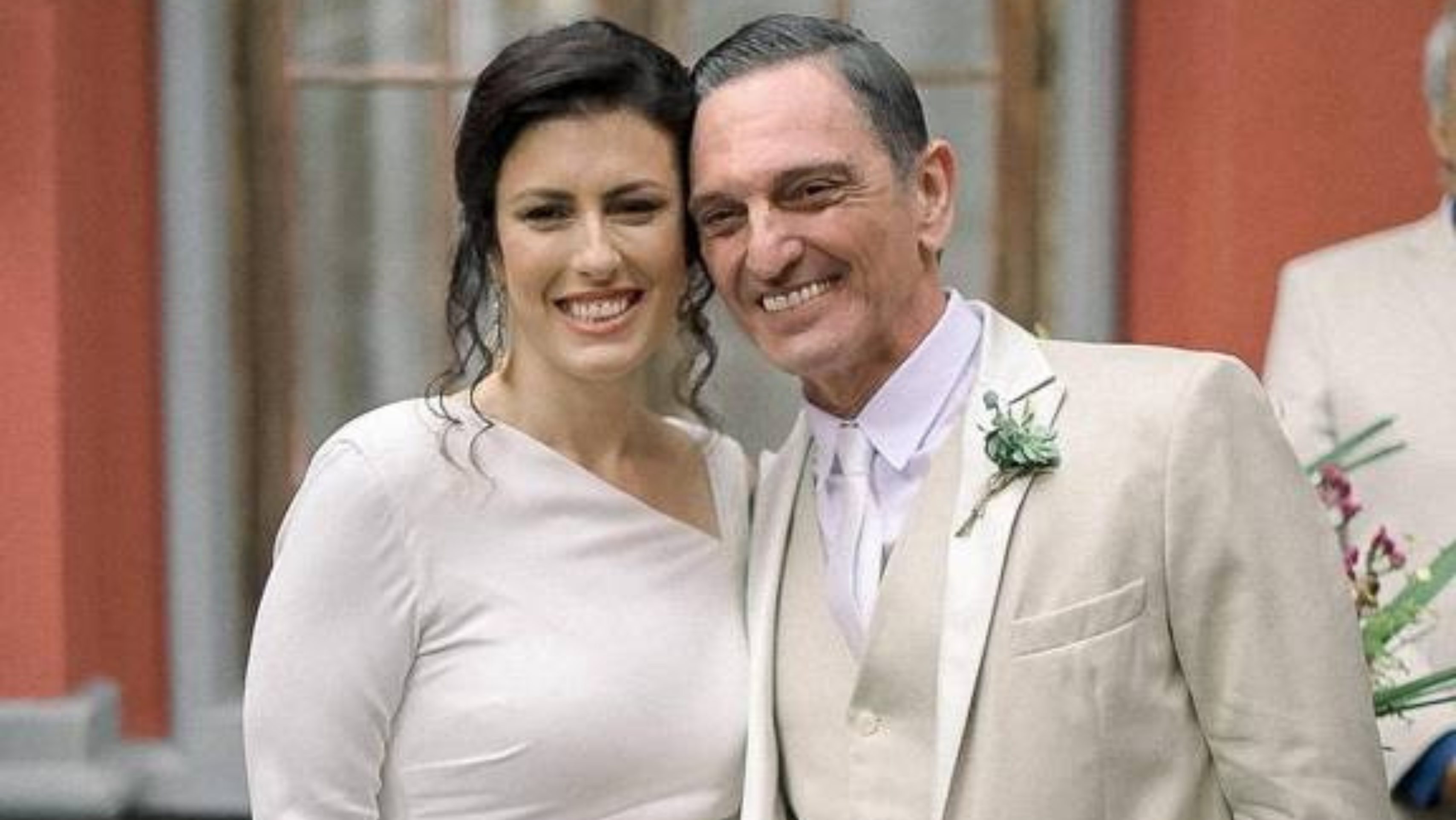 Paulo Miklos, dos Titãs, anuncia fim de casamento com Renata Galvão