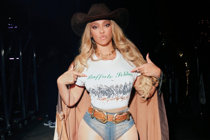 Beyoncé usa camiseta que glorifica o genocídio dos povos nativos americanos e povos mexicanos - (crédito: Reprodução/X) Beyoncé usa camiseta que glorifica o genocídio dos povos nativos americanos e povos mexicanos - (crédito: Reprodução/X)
