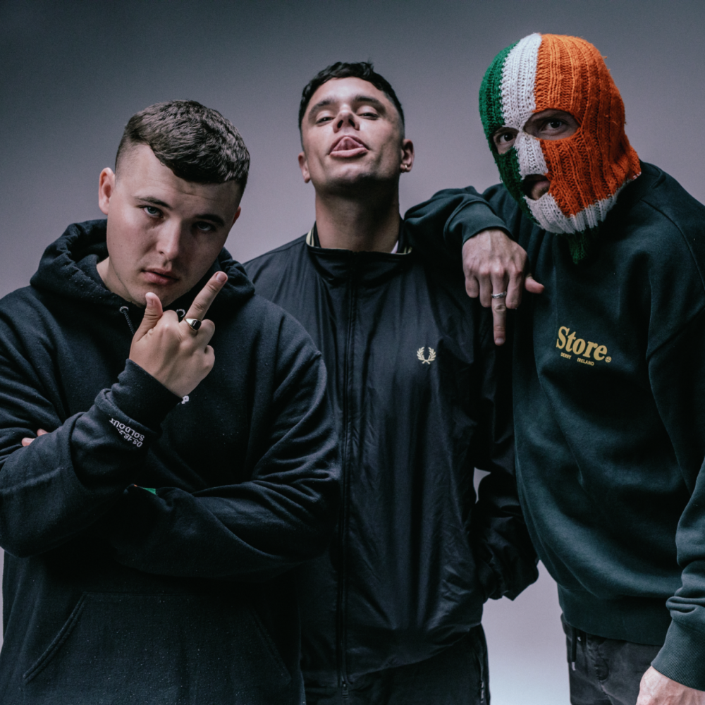 Rappers Kneecap desafiam críticas e defendem causa palestina em