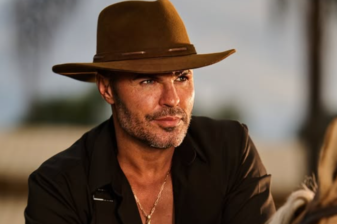 De visual novo, Eduardo Costa é comparado com Xuxa e príncipe do Shrek -  (crédito: Redes Sociais)