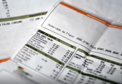 Mais de 22 mil brasilienses podem perder a Tarifa Social de Energia El&eacute;trica se n&atilde;o atualizarem o cadastro -  (crédito: Marcelo Casal / Ag&ecirc;ncia Brasil) -Mais de 22 mil brasilienses podem perder a Tarifa Social de Energia El&eacute;trica se n&atilde;o atualizarem o cadastro -  (crédito: Marcelo Casal / Ag&ecirc;ncia Brasil)