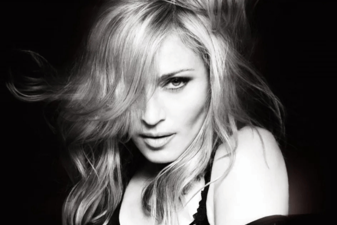 Madonna veste coleção de Britney Spears para a Balenciaga -  (crédito: TMJBrazil)