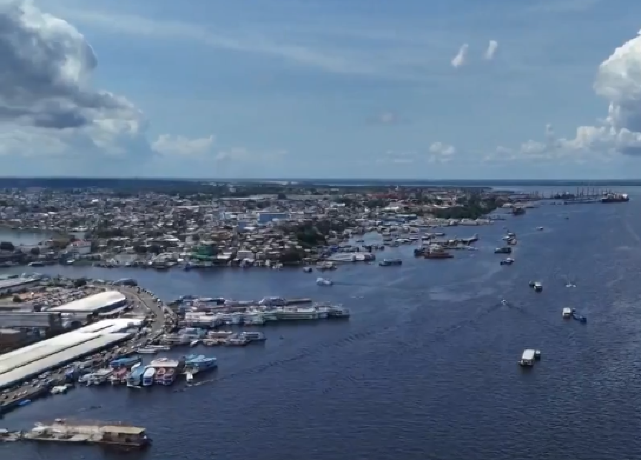 40 municípios estão em emergência no estado do Amazonas e mais de 500 mil pessoas foram atingidas pela subida dos rios 