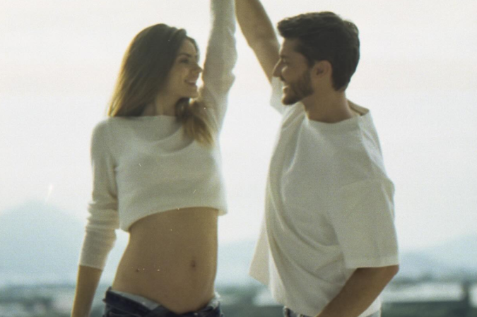 Camila Queiroz está grávida do 1° filho com Klebber Toledo -  (crédito: Reprodução: Instagram)