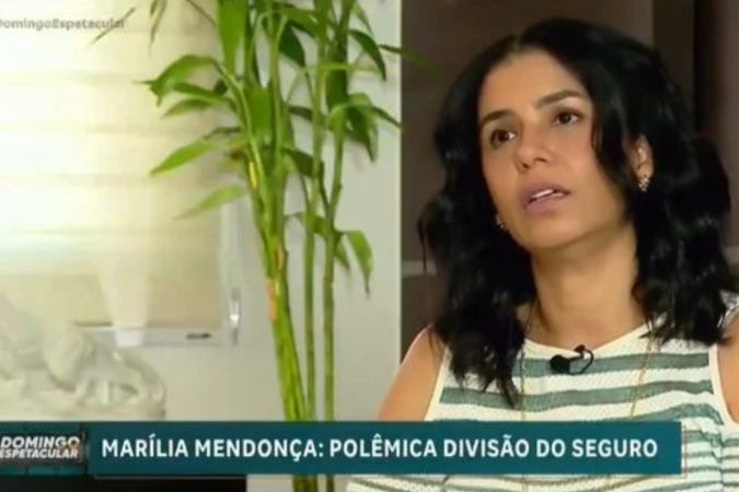 Esposa de piloto implora que Dona Ruth devolva dinheiro do seguro - (crédito: Reprodução: Record) Esposa de piloto implora que Dona Ruth devolva dinheiro do seguro - (crédito: Reprodução: Record)