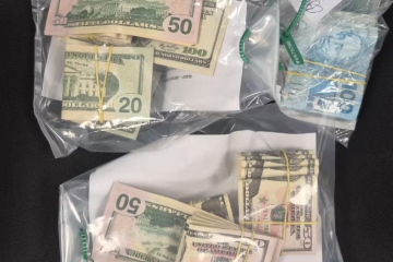 PF divulgou fotos do dinheiro na casa de Jair Bolsonaro -  (crédito: Divulgação/PF)