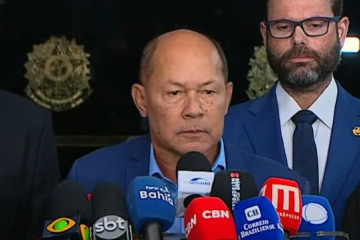 'Nós não podemos ter um único sujeito, uma única autoridade, perseguindo impiedosamente um ex-presidente que só pensa em fazer coisas boas para o Brasil', afirmou Chrisóstomo, sob aplausos de colegas da bancada bolsonarista

 -  (crédito: Reprodução/TV Senado)