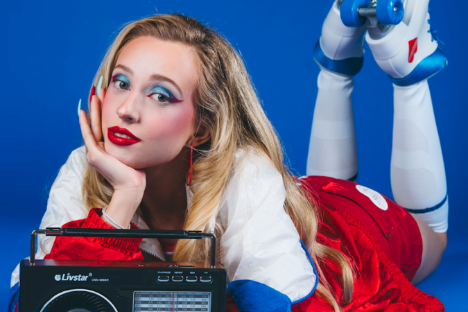 Isa Buzzi: em seu retorno, artista lança o pop de 'Coração Blindado'  -  (crédito: @donalsa)