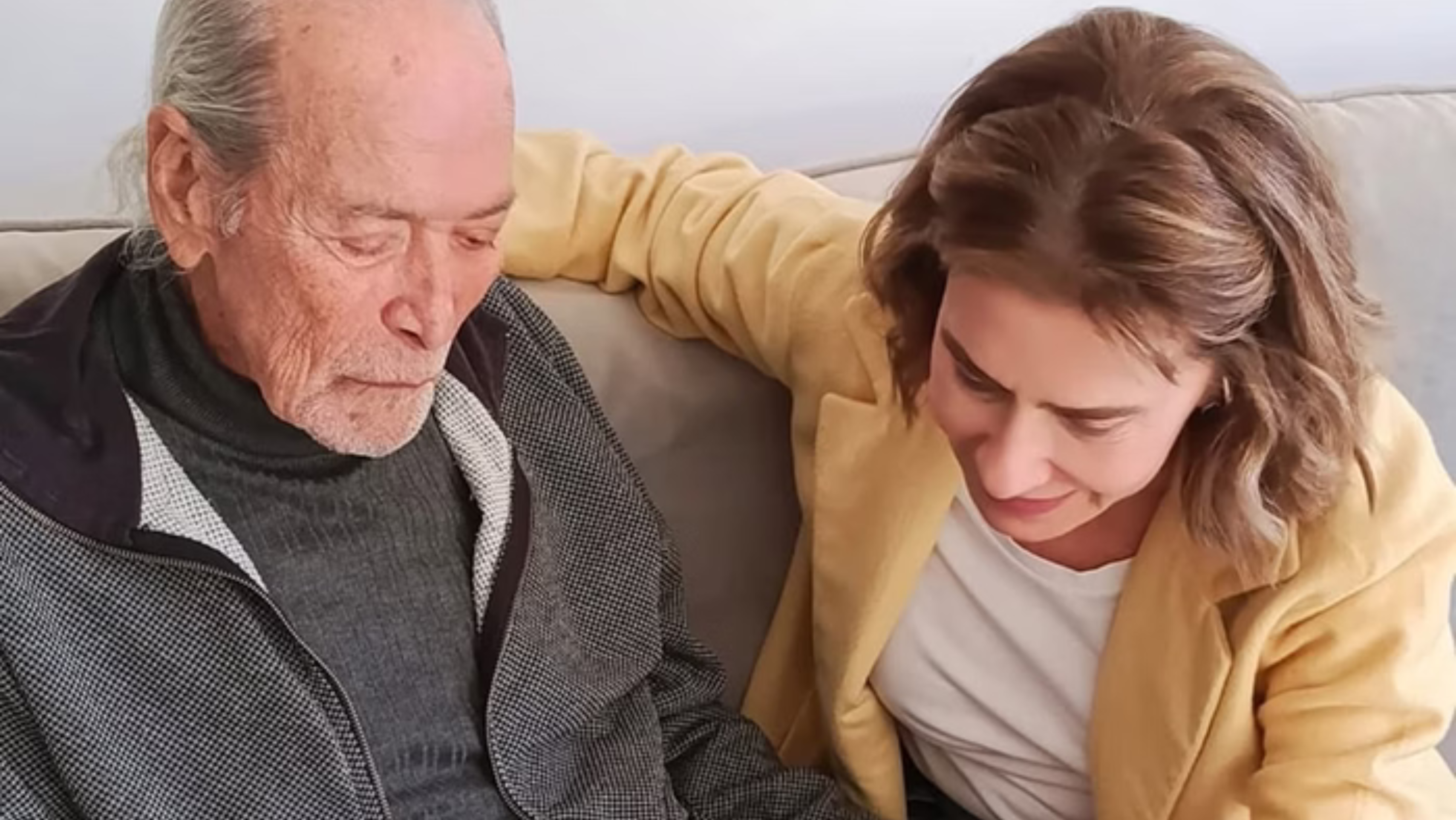 Longe da TV, Gracindo Júnior aparece em foto durante visita de Maitê Proença