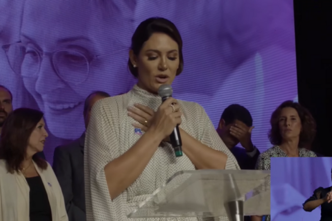 A ex-primeira dama e presidente do PL Mulher, Michelle Bolsonaro, disse que o ex-presidente Jair Bolsonaro (PL) vai voltar à Presidência, apesar de estar em prisão domiciliar e inelegível. -  (crédito: Reprodução/Redes sociais)