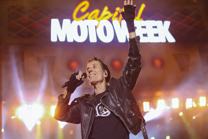 Capital Inicial emociona plateia no 'Capital Moto Week' com show acústico - (crédito: PC Cavera / CMW) Capital Inicial emociona plateia no 'Capital Moto Week' com show acústico - (crédito: PC Cavera / CMW)