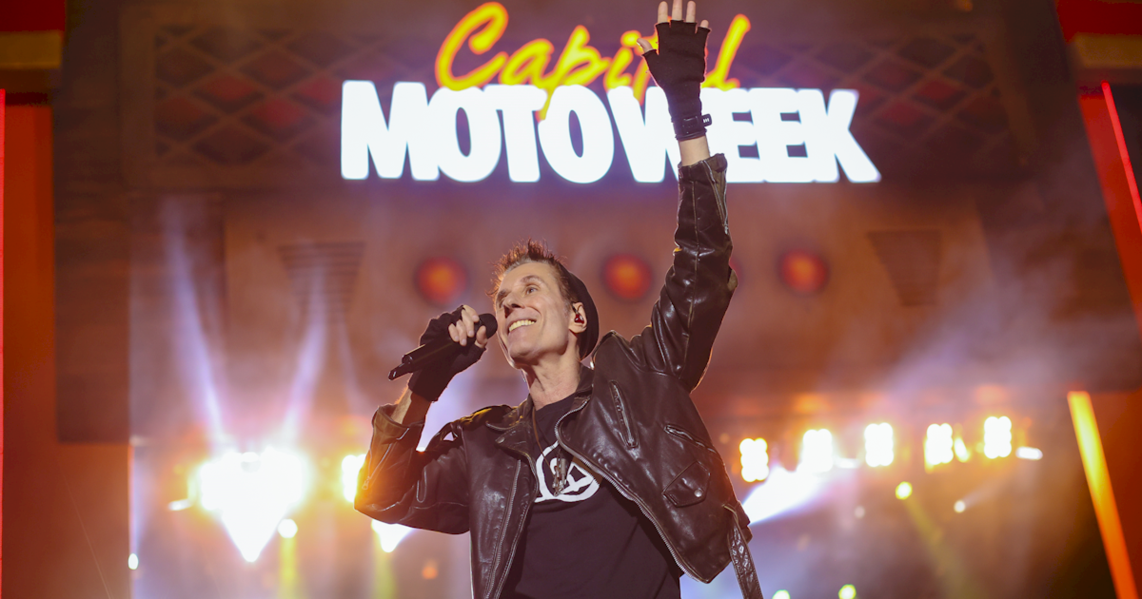 Capital Inicial emociona plateia no 'Capital Moto Week' com show acústico