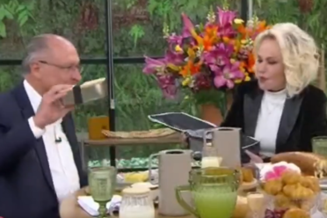 Alckmin toma café com Ana Maria Braga e leva marmita para casa