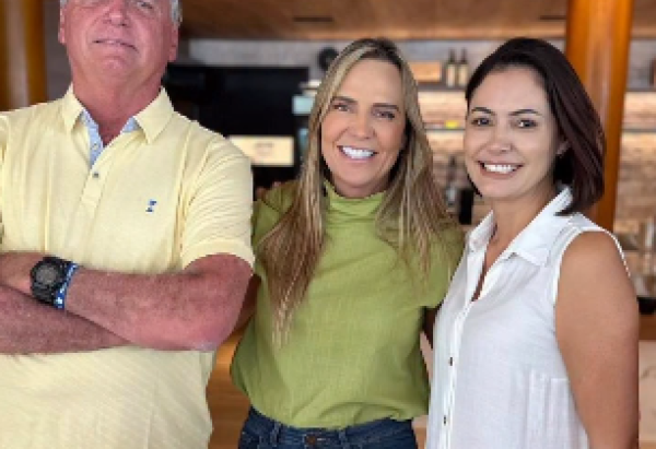 Reprodução Instagram @celinaleao