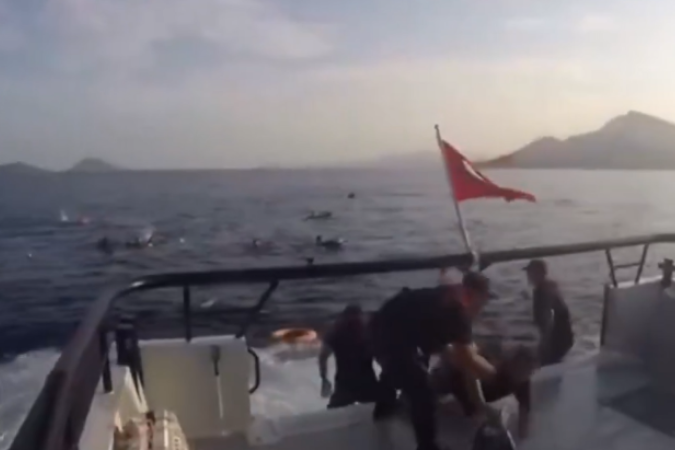 Número de vítimas em acidente com barco no Iêmen sobe para 96 -  (crédito: Reprodução / X)