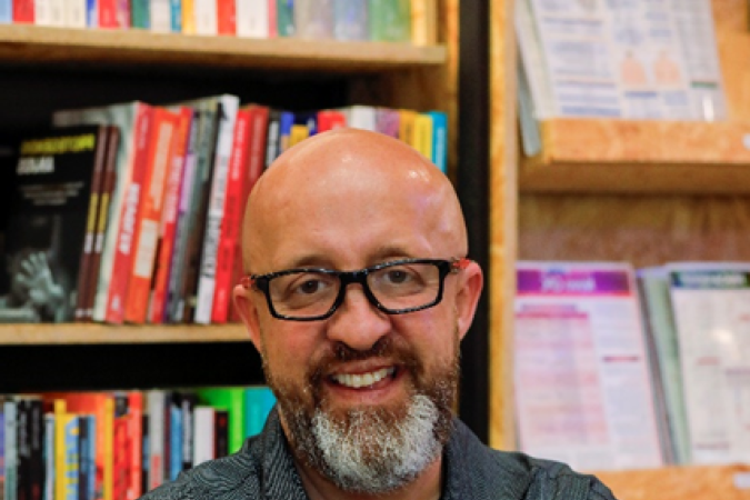 Caixa Cultural Brasília recebe Fabrício Carpinejar no
projeto literário Caixa Cultural Brasília recebe Fabrício Carpinejar no
projeto literário