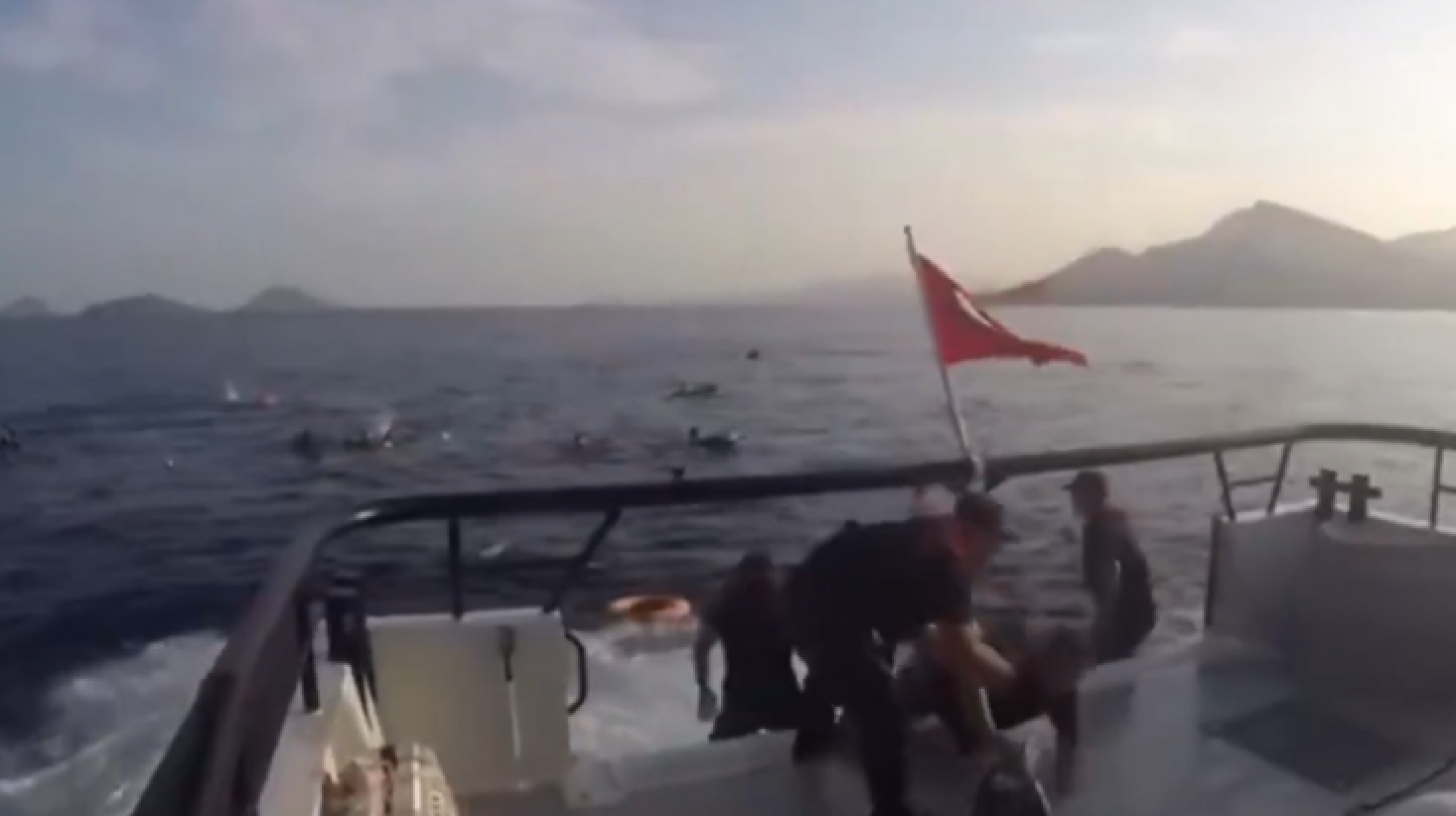 Número de mortos em naufrágio de migrantes no Iêmen sobe para 96