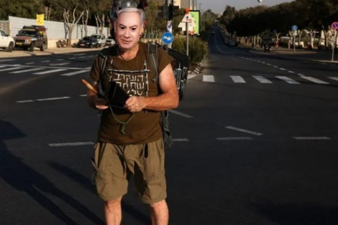 Ex-reféns fazem ato em frente ao escritório de Netanyahu por fim da guerra em Gaza -  (crédito: AHMAD GHARABLI / AFP / CP)